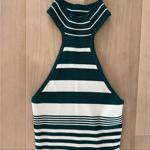 Glasson’s Turtle Neck Cutout Crop Top - Picture 1 of 3